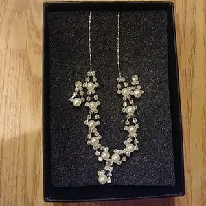 Necklace and earring set